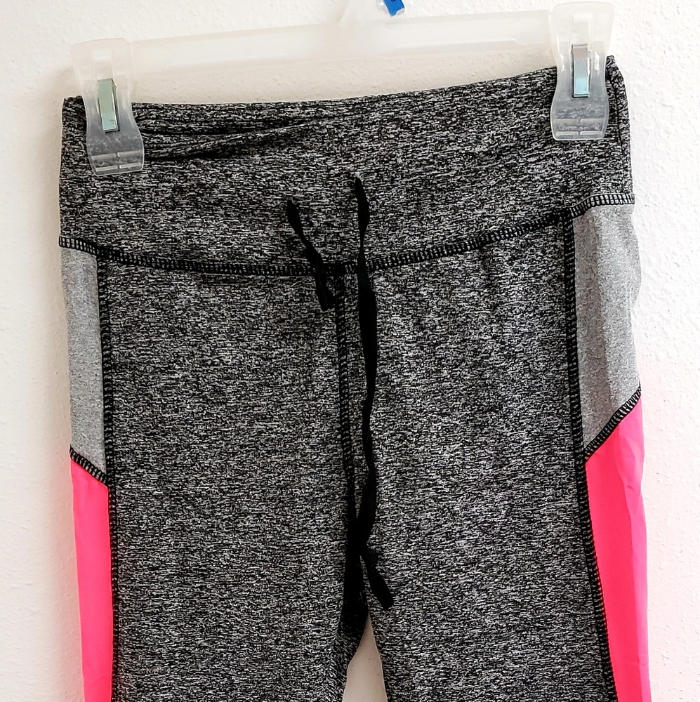 Women's athletic stretch workout leggings